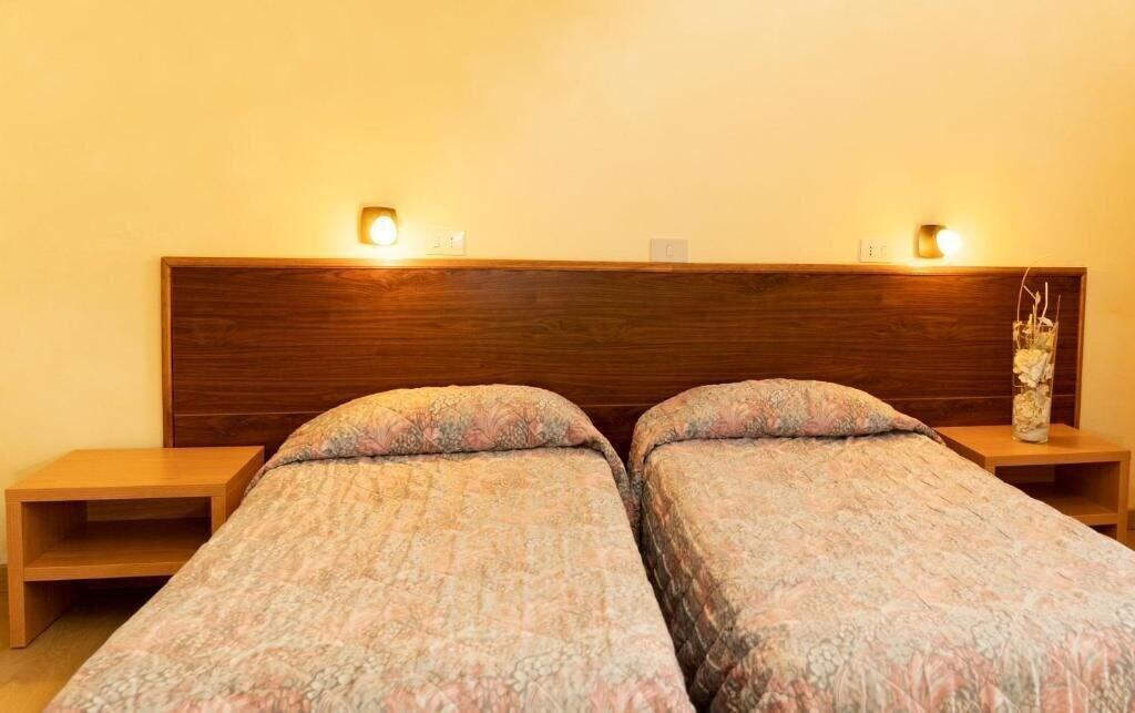 Hotel Gambrinus Abbadia San Salvator Bagian luar foto